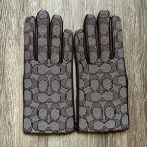 Coach gloves